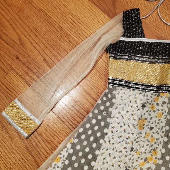 Black and Gold Sheer Sleeve Kameez - Picture 2 of 10